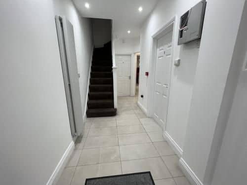 4 Wharncliffe Drive