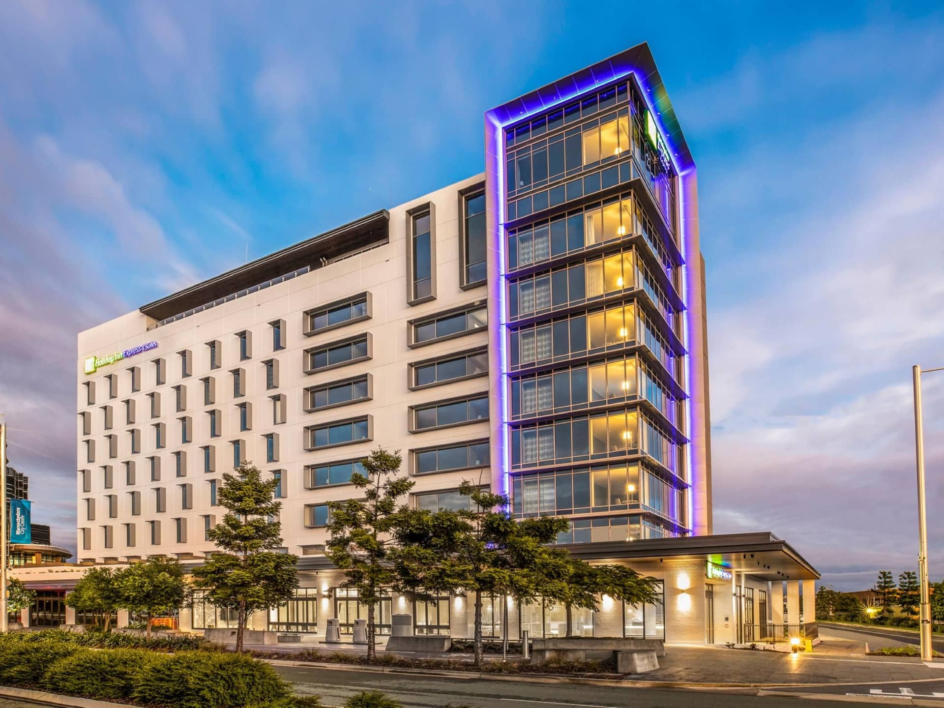 Holiday Inn Express and Suites Sunshine Coast By IHG