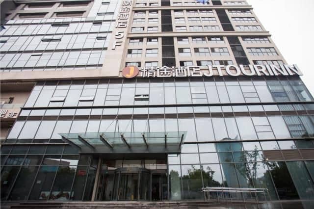 โรงแรมเมชาร์ กรีน โรงแรมเมชาร์ กรีน