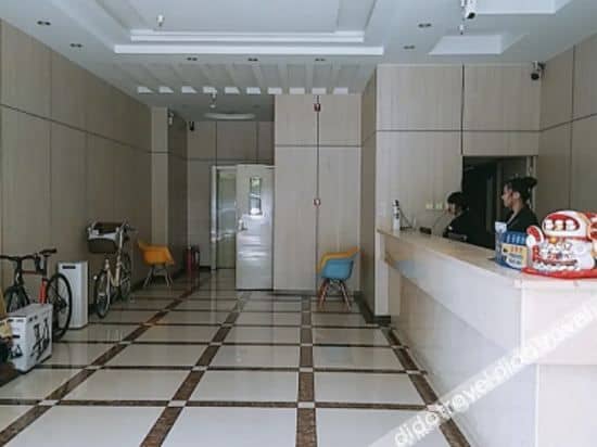 Moon Hotel (Beijing Xinnan Road Miyun Station)