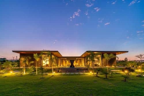 StayVista's Anantam - Villa with Massive Outdoor Pool with Deck & Sprawling Lawn