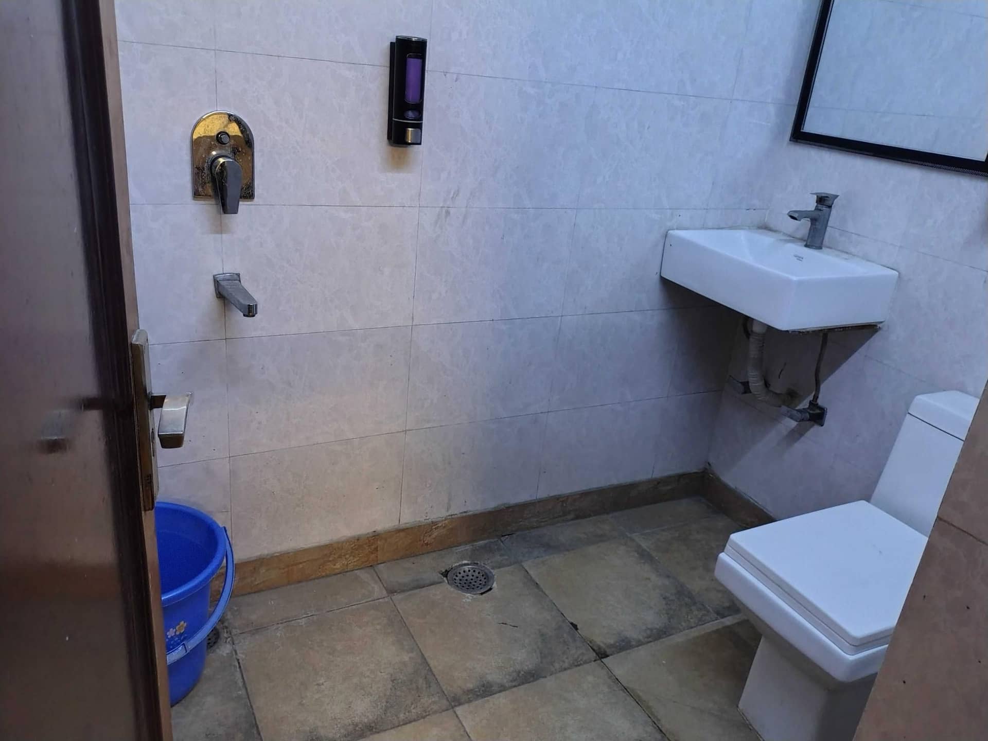 พ็อป 83804 เอช โฮเทล มาลิค