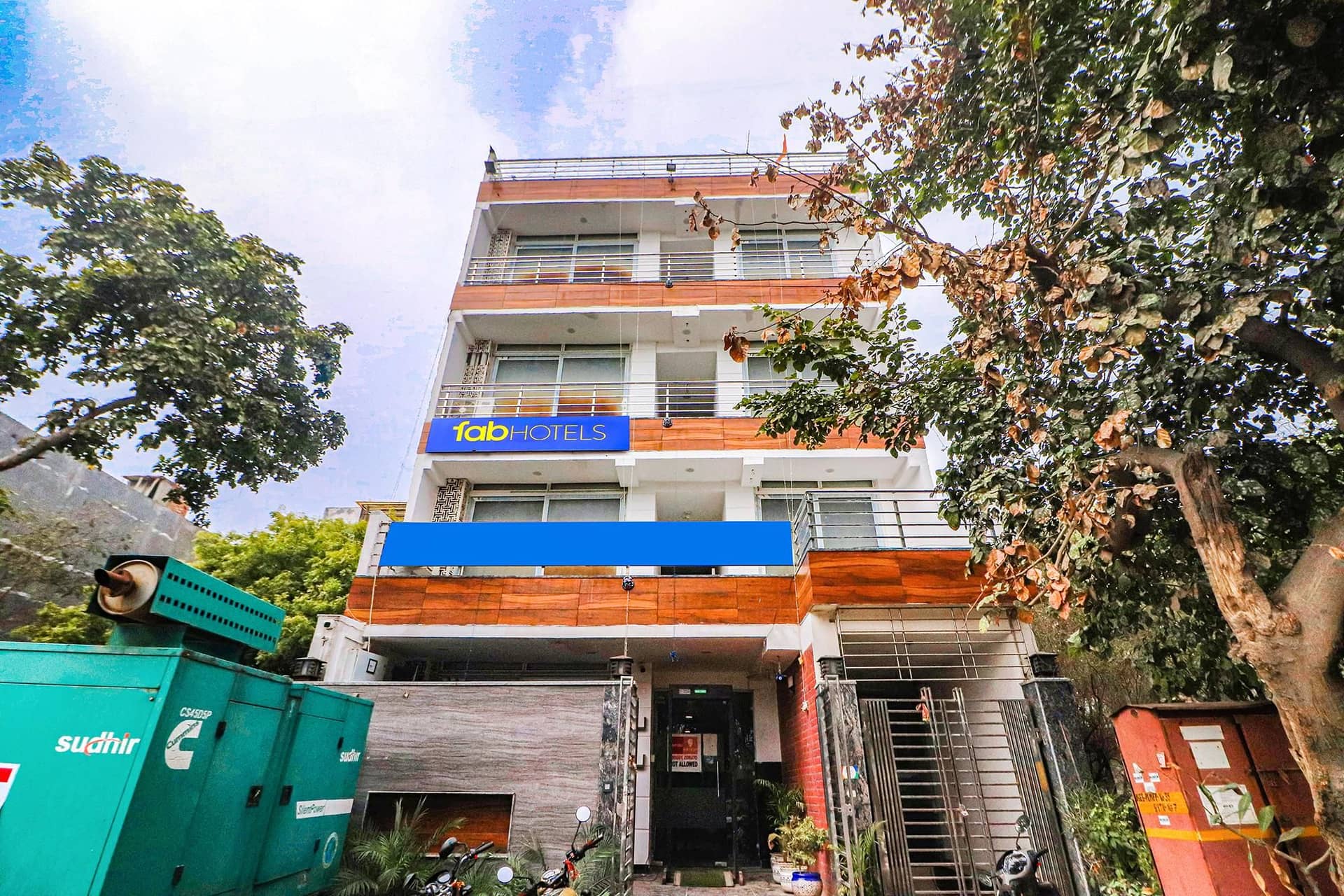 โรงแรมแฟบโฮเต็ล โรดเวย์ อินน์ โรงแรมแฟบโฮเต็ล โรดเวย์ อินน์