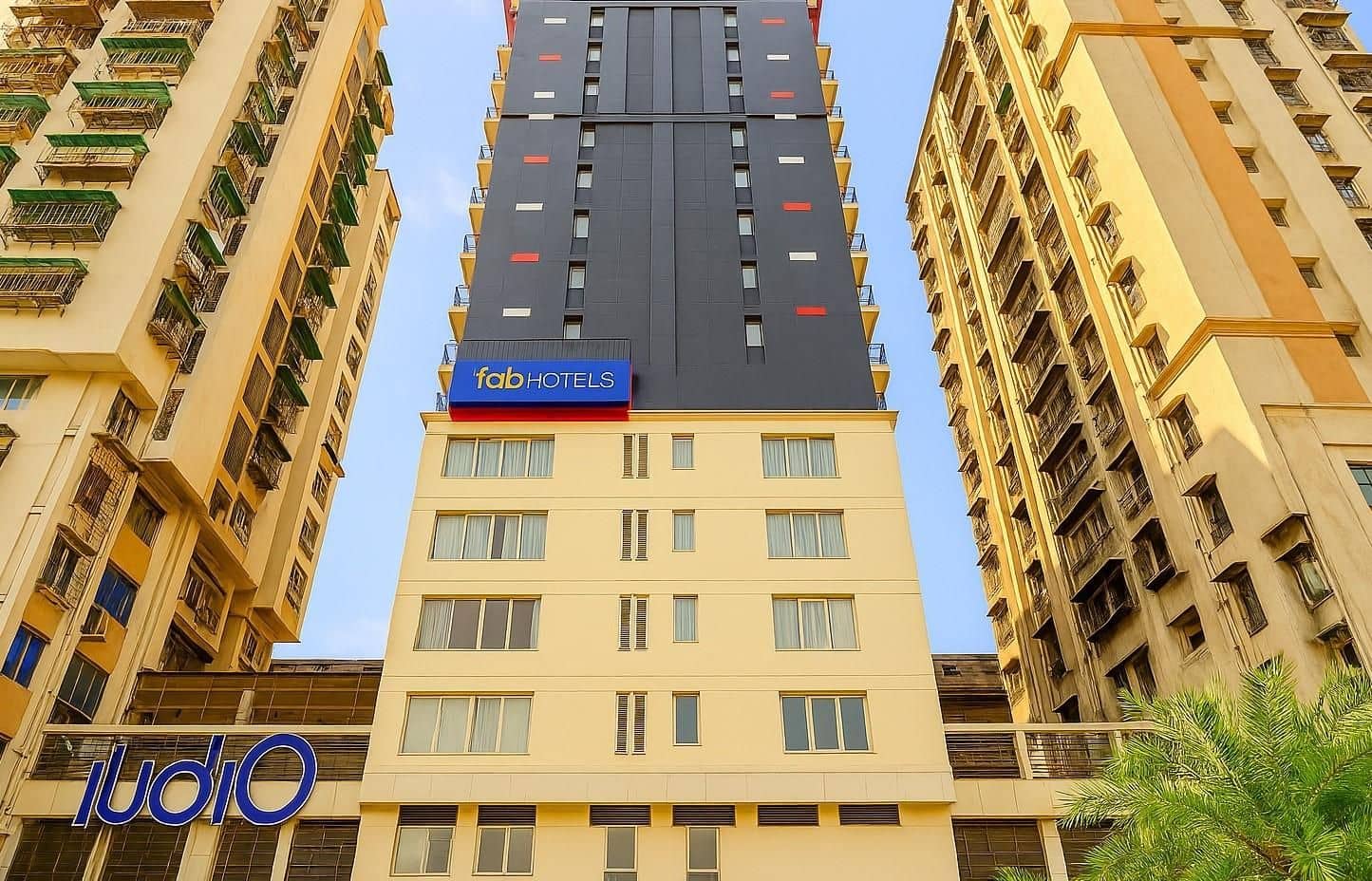 โรงแรมแฟบโฮเต็ลไพรม์คลาวด์ 9 โรงแรมแฟบโฮเต็ลไพรม์คลาวด์ 9