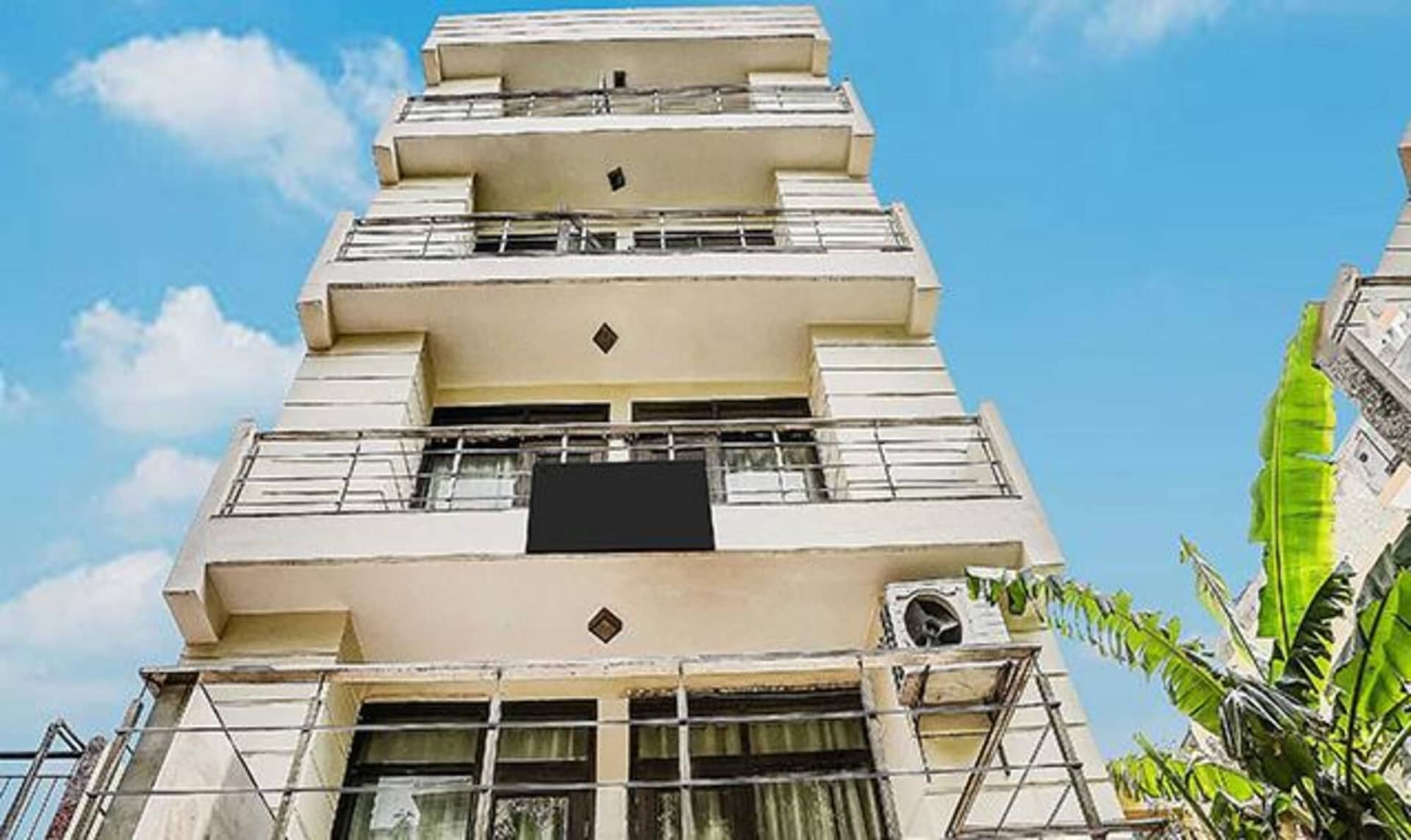 FabHotel Chaudhary Palace