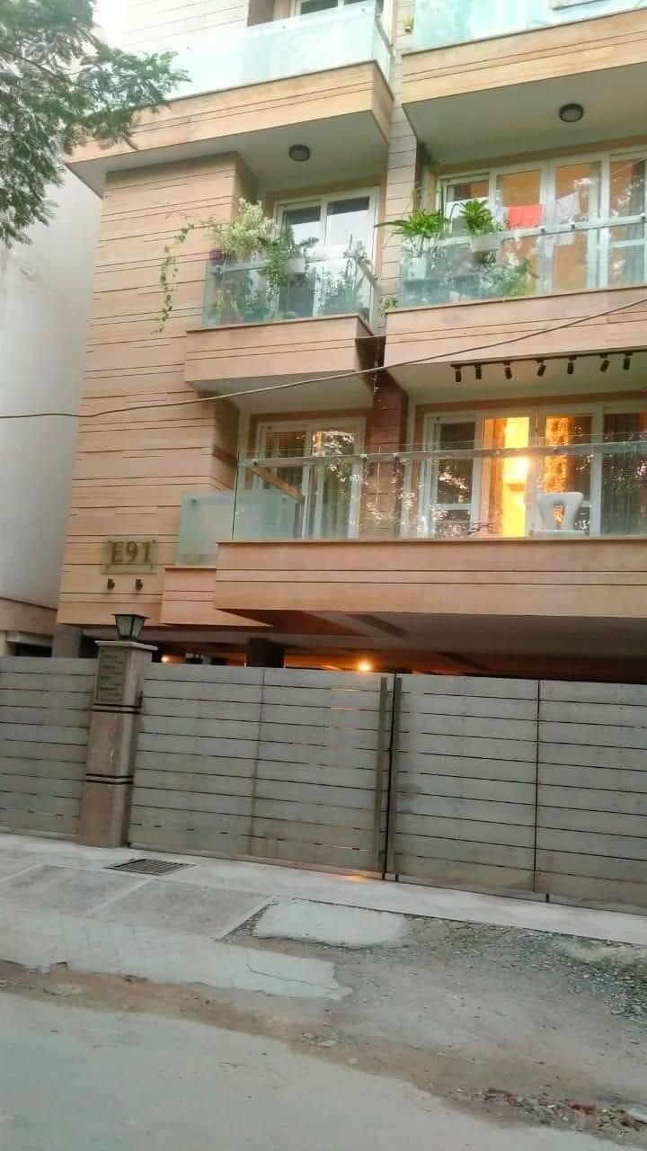 Homlee - Pentagon 5 bhk super luxurious large flat Homlee - Pentagon 5 bhk super luxurious large flat