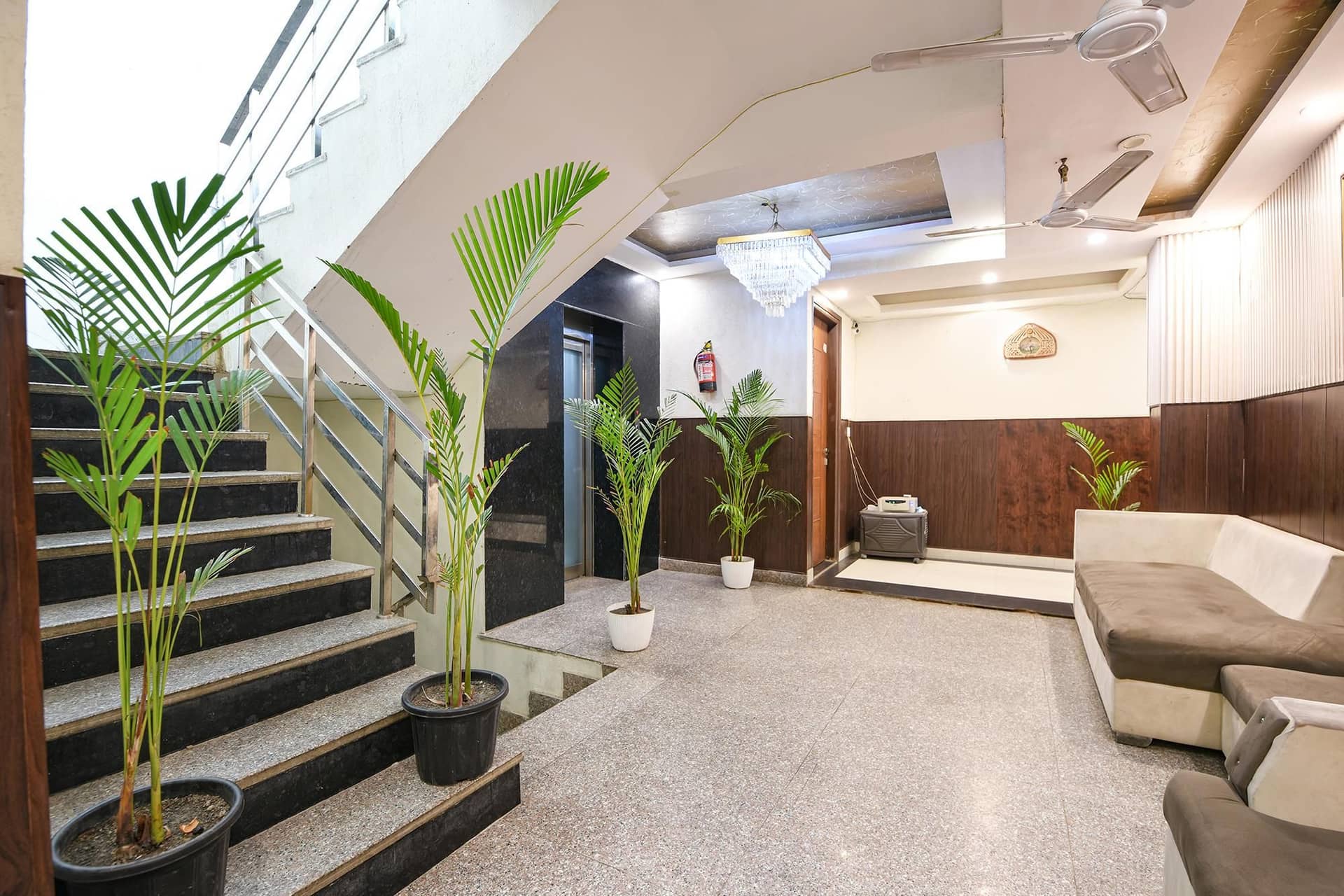 FabHotel Buland Plaza