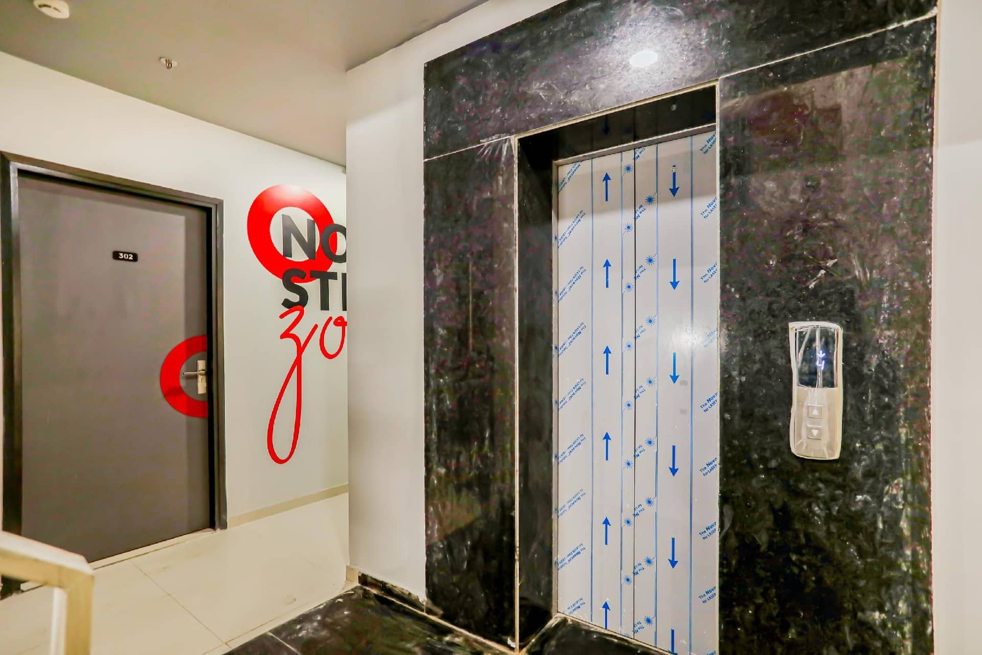 Super Collection O Le Noida Hotel Near Sector 76 Metro Station