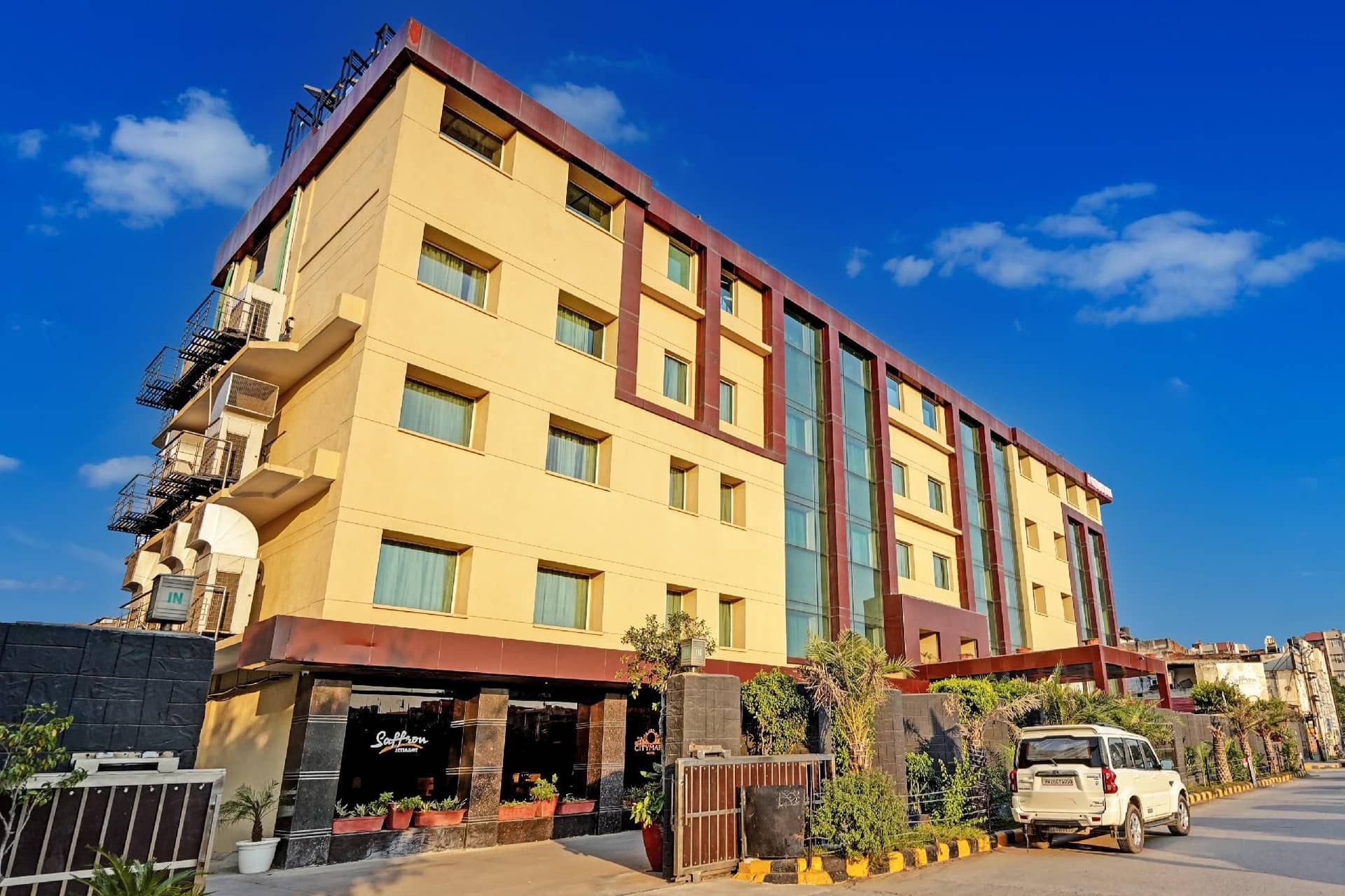 Hotel City Mark - 500 Mtrs from Gurgaon Sadar Bazar