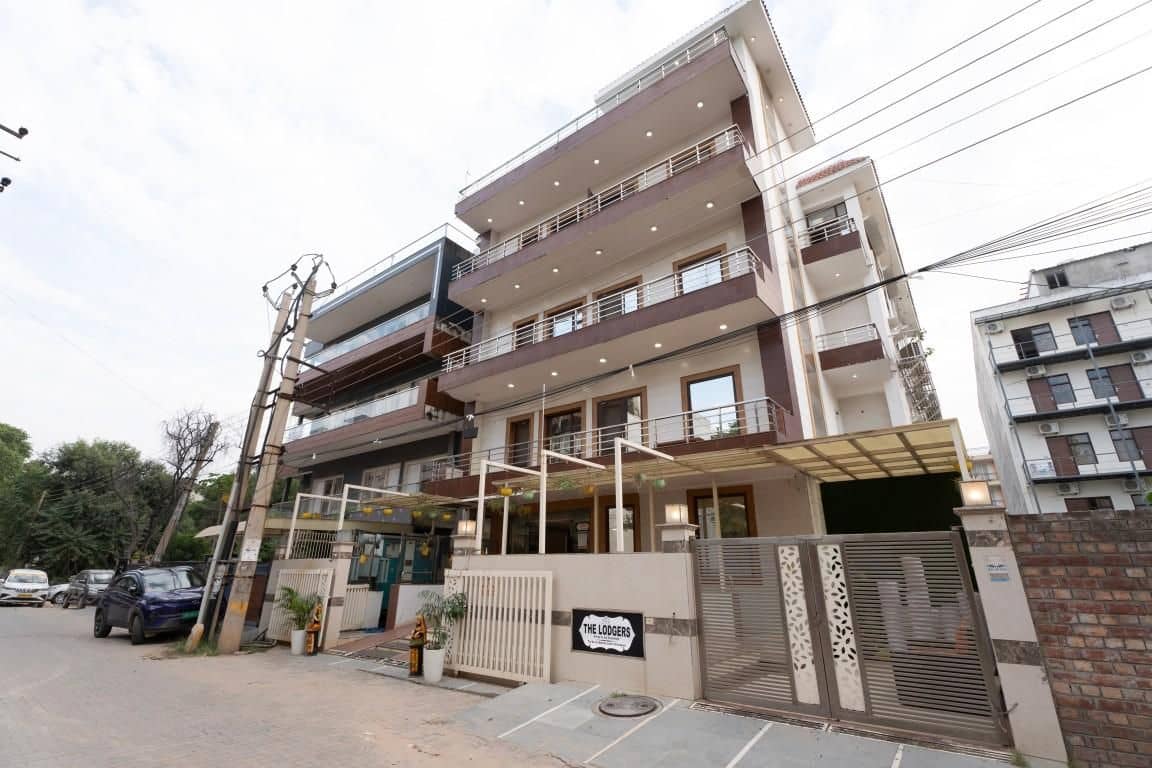 The Lodgers Hotel Near Medanta Hospital Sector 38 The Lodgers Hotel Near Medanta Hospital Sector 38