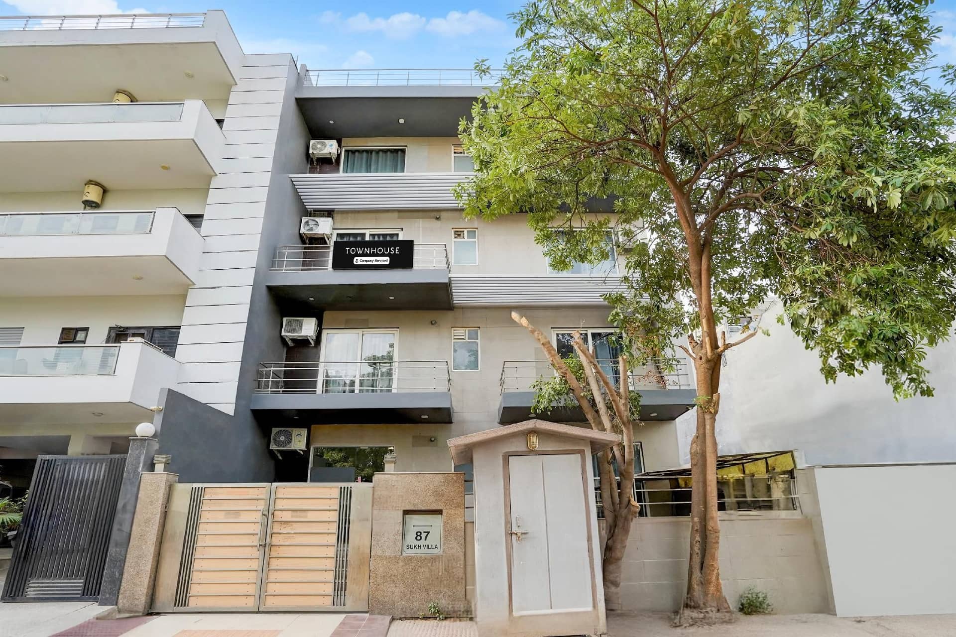 Super Townhouse Sector 53 Golf Course Road