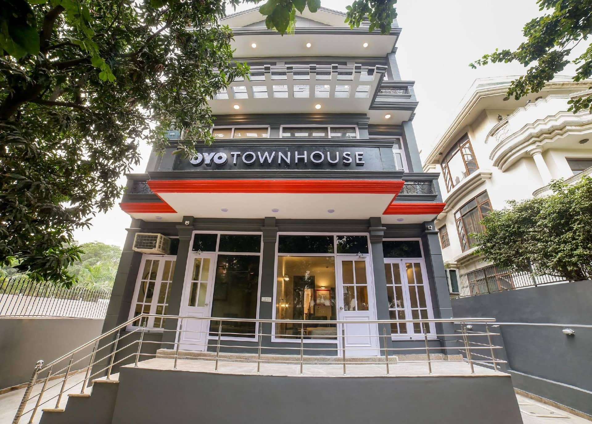 Townhouse 330 DLF Phase-2 Near Leisure Valley Park