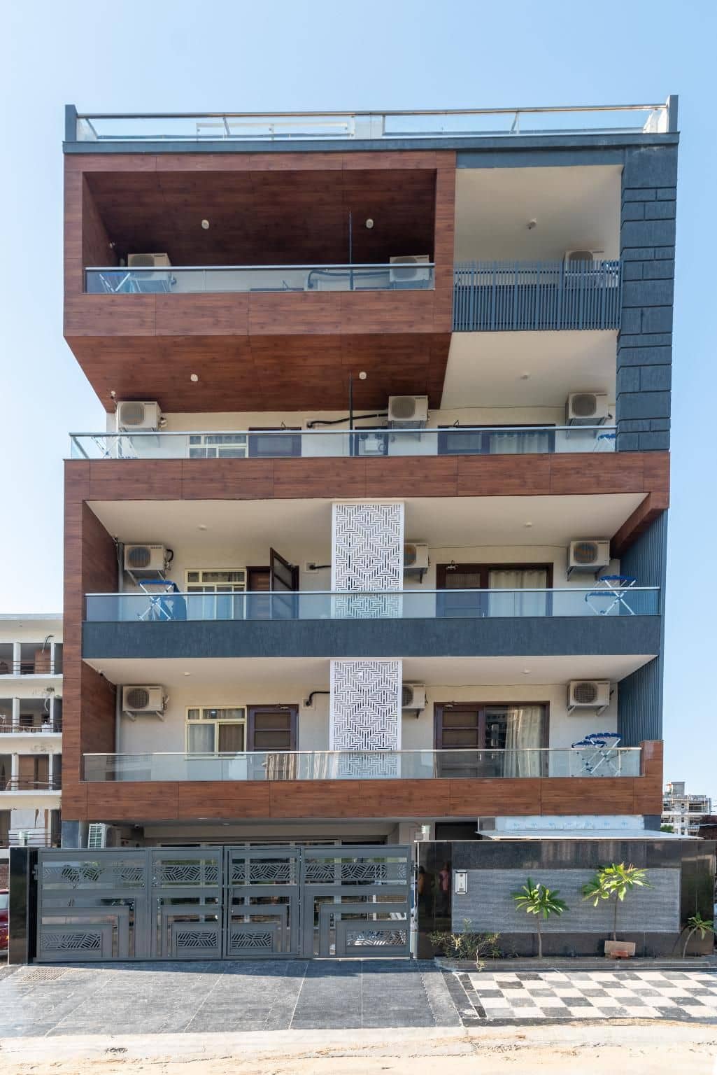 1BHK Serviced Apartment on Golf Course Road