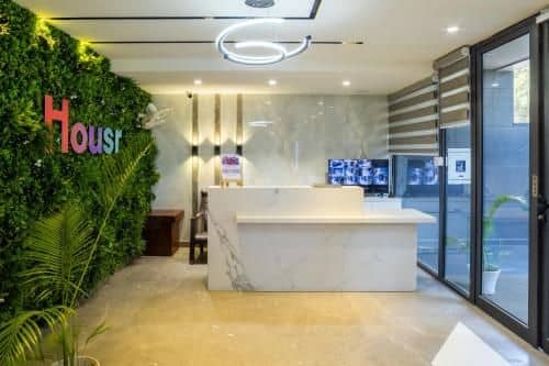 Housr Sector 42 Gurgaon Golf Course Road Near 42-43 Metro Station