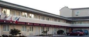 Econo Lodge North