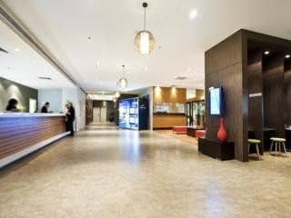 Oaks On Market
