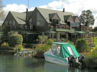 Waiteti Lakeside Lodge
