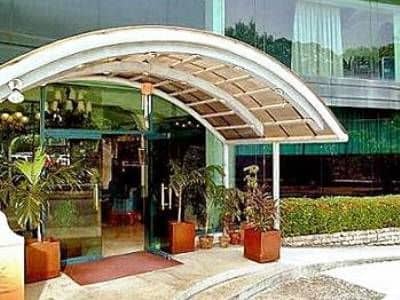 Garden Plaza Hotel And Suites