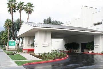 HOLIDAY INN HOTEL & SUITES ANA