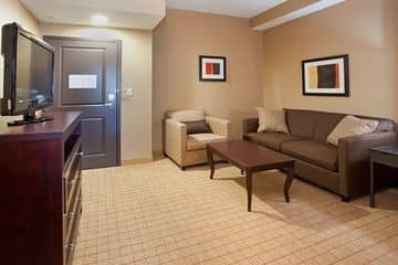 HOLIDAY INN HOTEL & SUITES DENVER AIRPORT