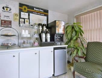SUPER 8 MOTEL - TAMPA