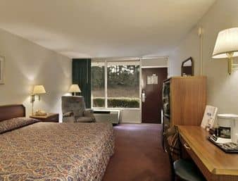HOWARD JOHNSON INN AND SUITES GRIFFIN HOWARD JOHNSON INN AND SUITES GRIFFIN