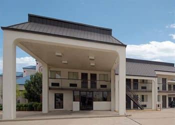 ECONO LODGE PEARL ECONO LODGE PEARL