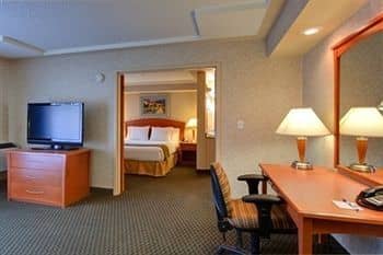 Holiday Inn Express Hotel & Suites Calgary