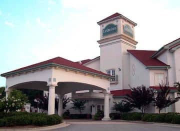 LA QUINTA INN & SUITES