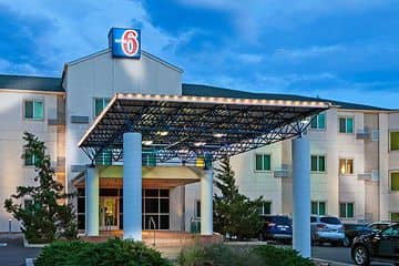 MOTEL 6
