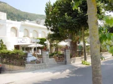 LA BOUGAINVILLE