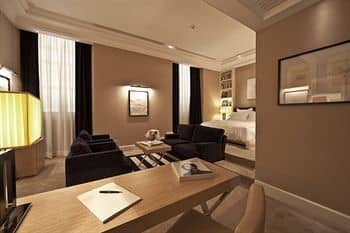 The First Luxury Art Hotel Roma