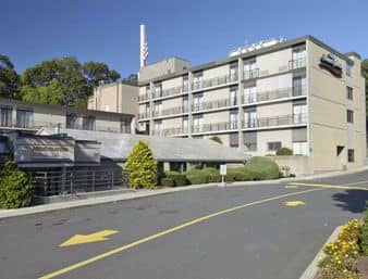 HOWARD JOHNSON HOTEL - MILFORD HOWARD JOHNSON HOTEL - MILFORD