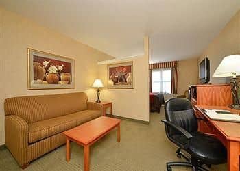COMFORT INN & SUITES ADJ TO AKWESASNE MOHAWK CASINO COMFORT INN & SUITES ADJ TO AKWESASNE MOHAWK CASINO