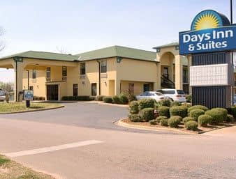 DAYS INN AND SUITES SELMA