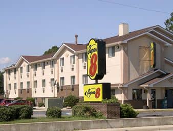 SUPER 8 CHESAPEAKE GREENBRIER