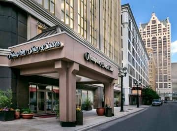 HAMPTON INN - SUITES MILWAUKEE HAMPTON INN - SUITES MILWAUKEE