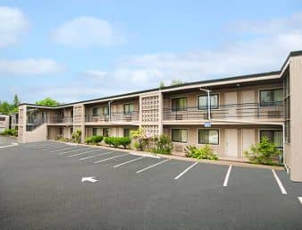 TRAVELODGE VANCOUVER LIONS GAT