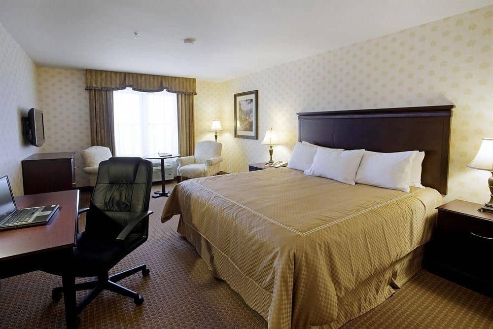 COMFORT INN & SUITES