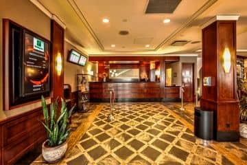 HOLIDAY INN MONTREAL AEROPORT-