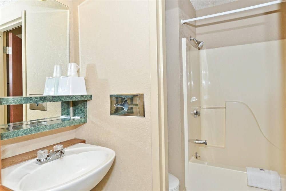 Americas Best Value Inn - Springfield / I-65 Battlefield