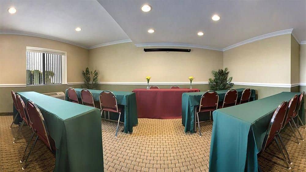 Howard Johnson Inn and Suites