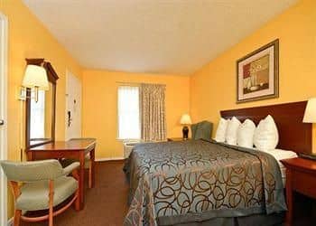 Econo Lodge & Suites by the Bay Econo Lodge & Suites by the Bay