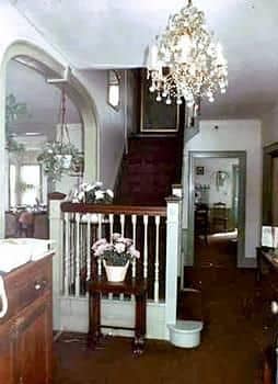 Colonial House Inn & Restaurant