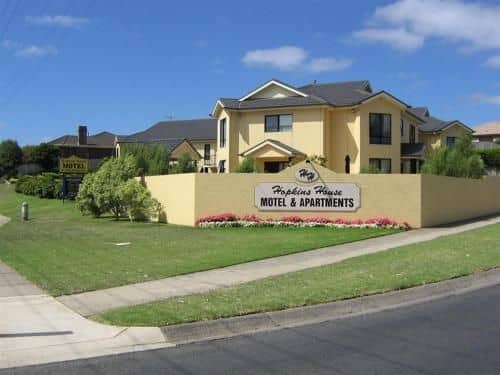 Hopkins House Motel & Apartments