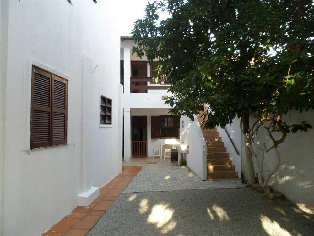 Ingleses Residence