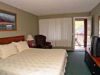 TOWN AND COUNTRY MOTEL