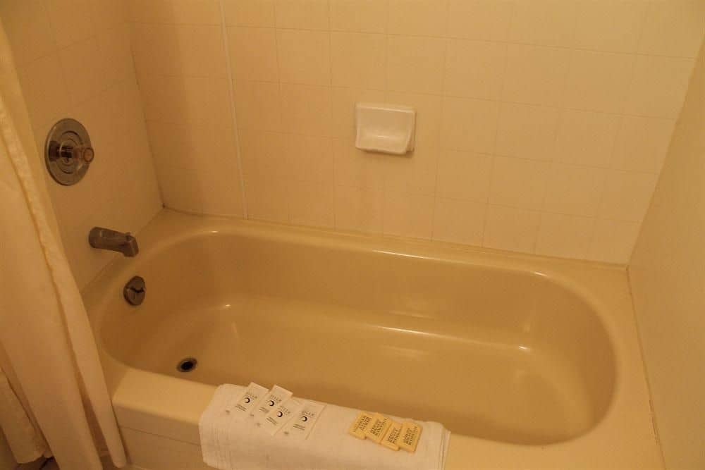 ADVANTAGE INN