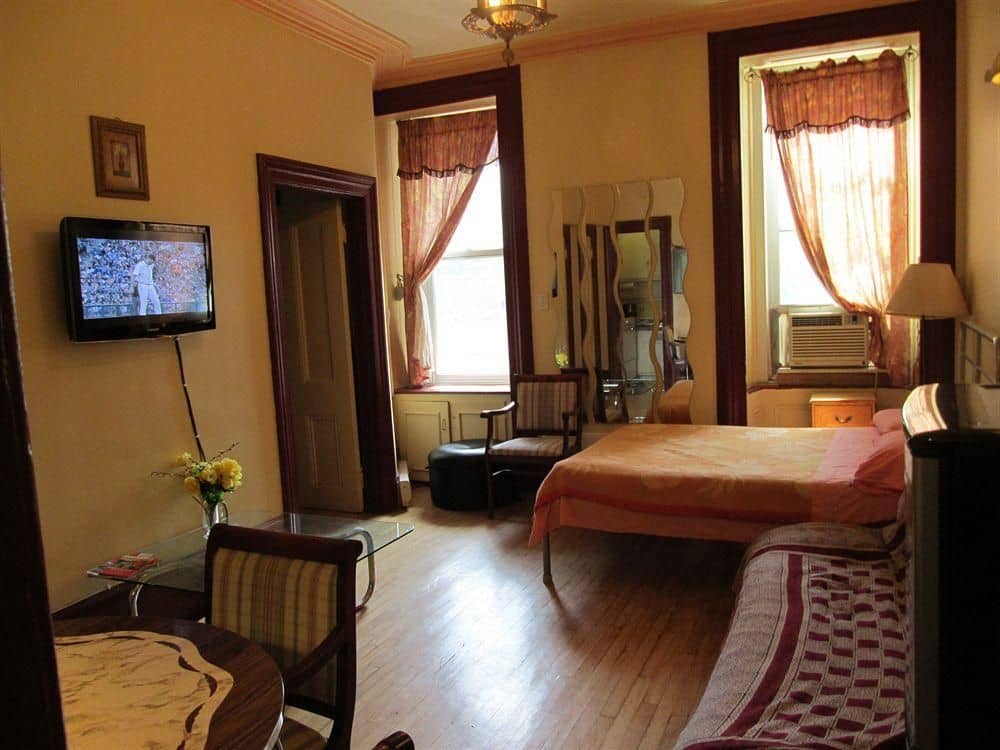 Hotel & Suites Place des Arts Hotel & Suites Place des Arts