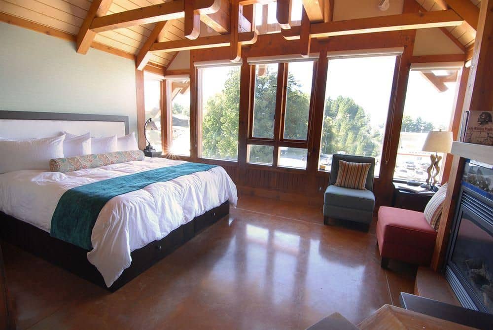 Whiskey Landing Lodge